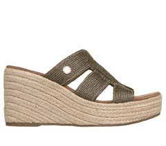 Martha Stewart: Iris - Unstoppable | Skechers Women